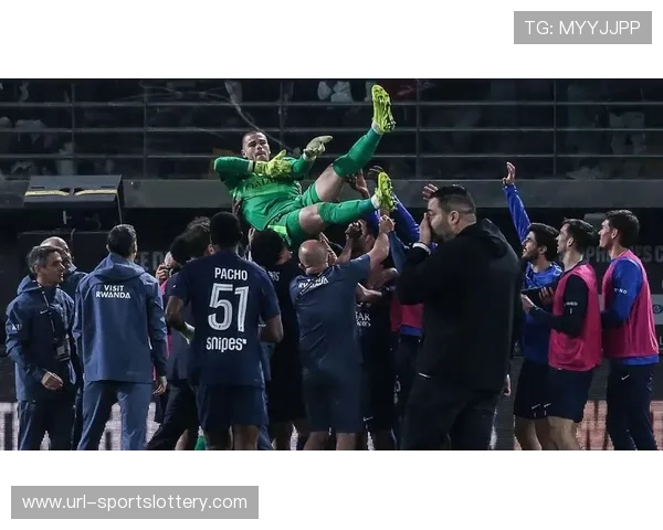 斯特拉斯堡点球被扑,巴黎门将神勇化解帕尼切利射门 斯特拉斯堡点球被扑,巴黎门将神勇化解帕尼切利射门